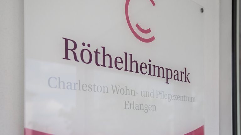 Roethelheimpark_Schild.jpg